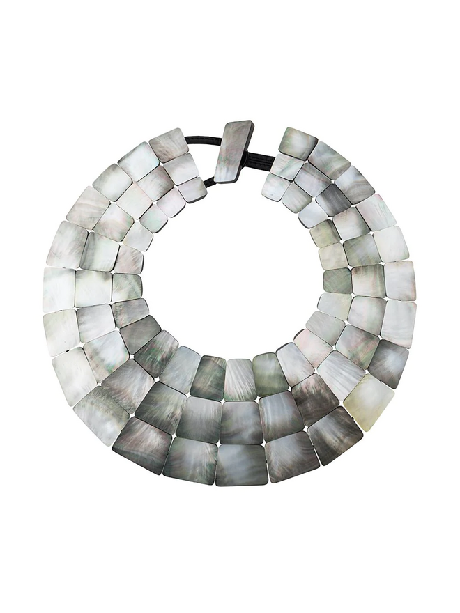 Colar Amelia, €1557, Monies, em farfetch.com