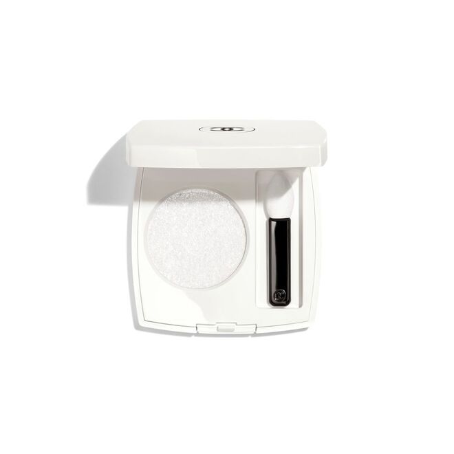 Ombre Première Top Coat no tom 317 Carte Blanche, €33, Chanel
