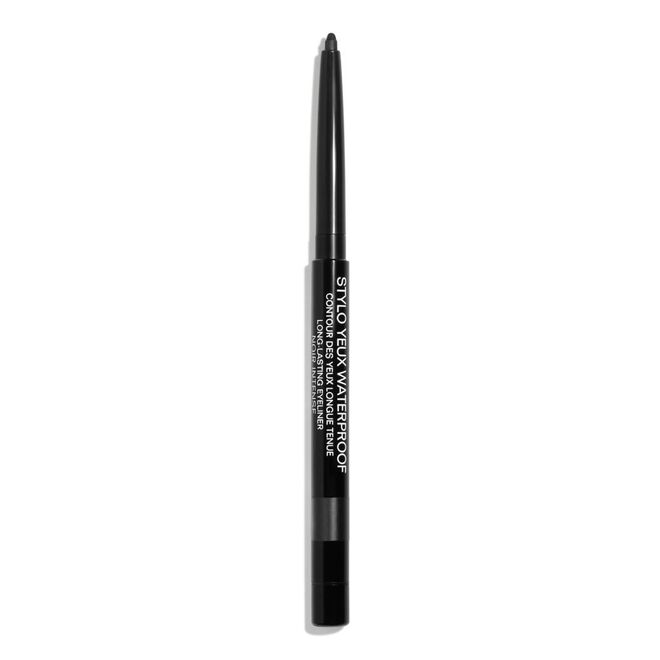 Stylo Yeux Waterproof  no tom 88 Noir Intense, €26, Chanel
