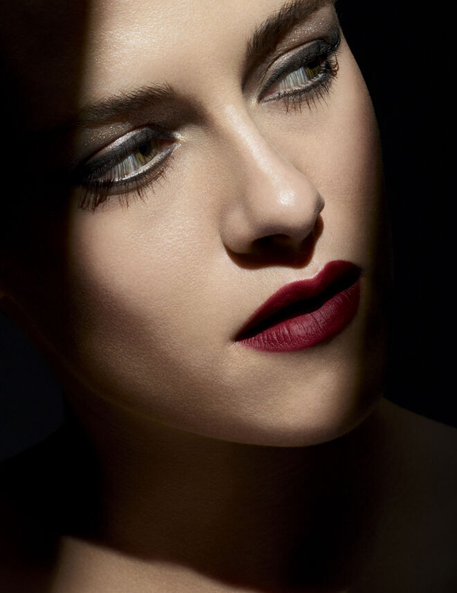 Kristen Stewart é o rosto da coleção de maquilhagem outono-inverno 2019/2010 da Chanel