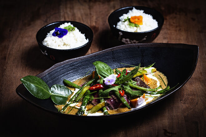 Rendang de Wagyu (€35), um caril indonésio confeccionado com a famosa (e cobiçada) carne wagyu, bem condimentado e de paladar intenso.