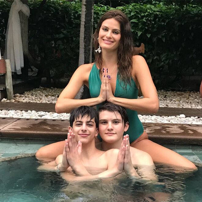 Isabeli Fontana com os filhos Zion e Lucas