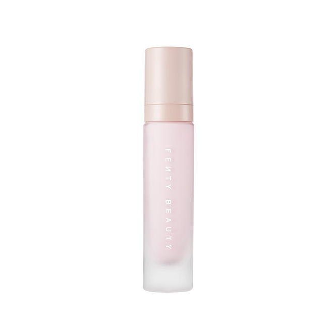 A nova fórmula do já adorado primer é ideal para peles secas, já que possui propriedades hidratantes. Pro Filt’r Hydrating Primer, €34,90, Fenty Beauty, na Sephora