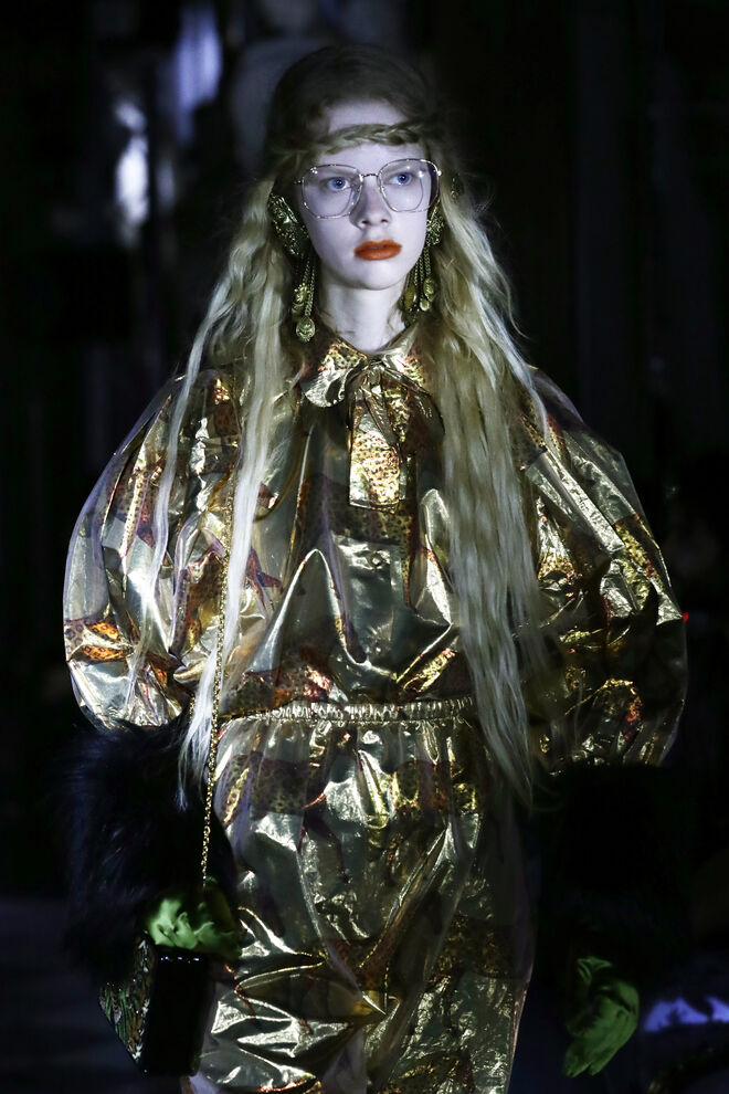 Modelo no desfile Gucci Cruise 2020, a 28 de maio de 2019 em Roma