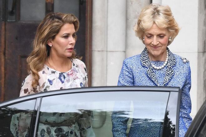 A princesa Haya Bint al-Hussein da Jordânia com a sua advogada Fiona Shackleton, em julho deste ano