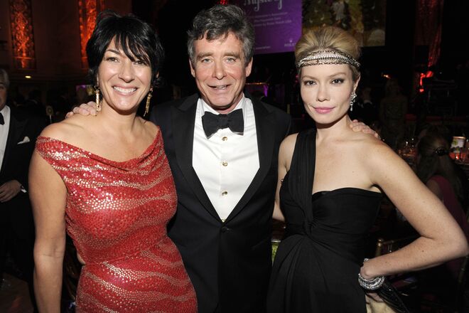 Com Jay McInerney e Brooke Geahan numa gala de beneficiência para a Alzheimer's Association Rita Hayworth no Waldorf Astoria, em Nova Iorque, a 26 de outubro de 2010