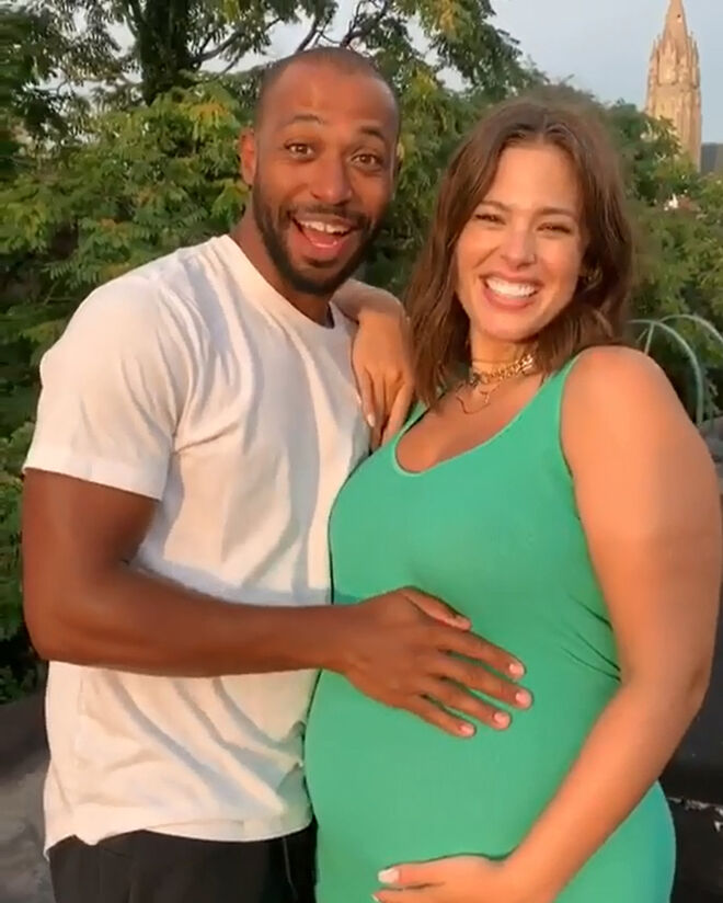 A modelo Ashley Graham está grávida do seu primeiro filho