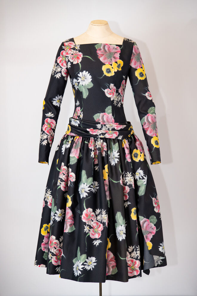 Vestido de Grace Kelly na exposição Mónaco, 6 de maio de 1955. História de um encontro. Palais Princier, Mónaco.