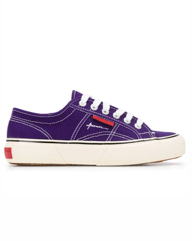 Superga x Paura, €124, Superga, em www.farfetch.com