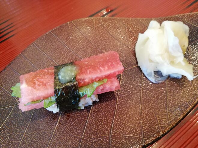 Melancia com shissô, erva aromática japonesa