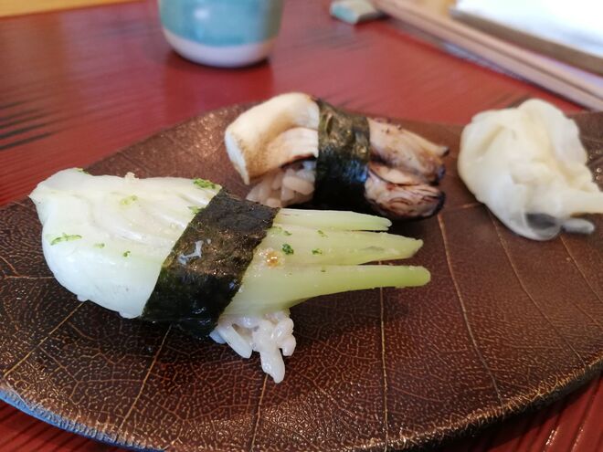 Pak choi (a couve-china) e cogumelos