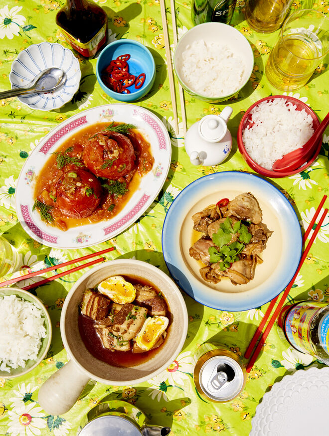 Interior do livro Street Food Vietnam: Noodles, salads, pho, spring rolls, banh mi 
& more, Jerry Mai. Rizzoli.