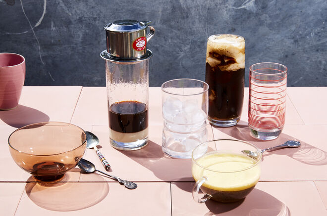 Interior do livro Street Food Vietnam: Noodles, salads, pho, spring rolls, banh mi 
& more, Jerry Mai. Rizzoli.