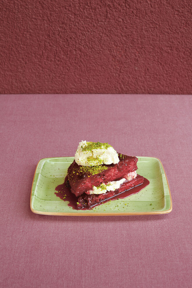 Pudim de Pão com Cerejas Azedas.
