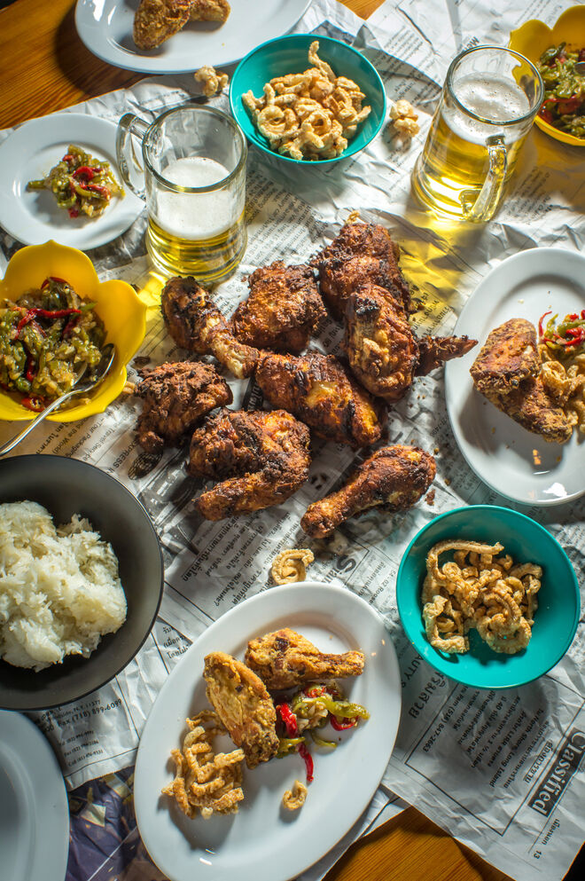 Interior do livro True Thai – Real Flavors for Every Table, de Hong Thaimee. Rizzoli