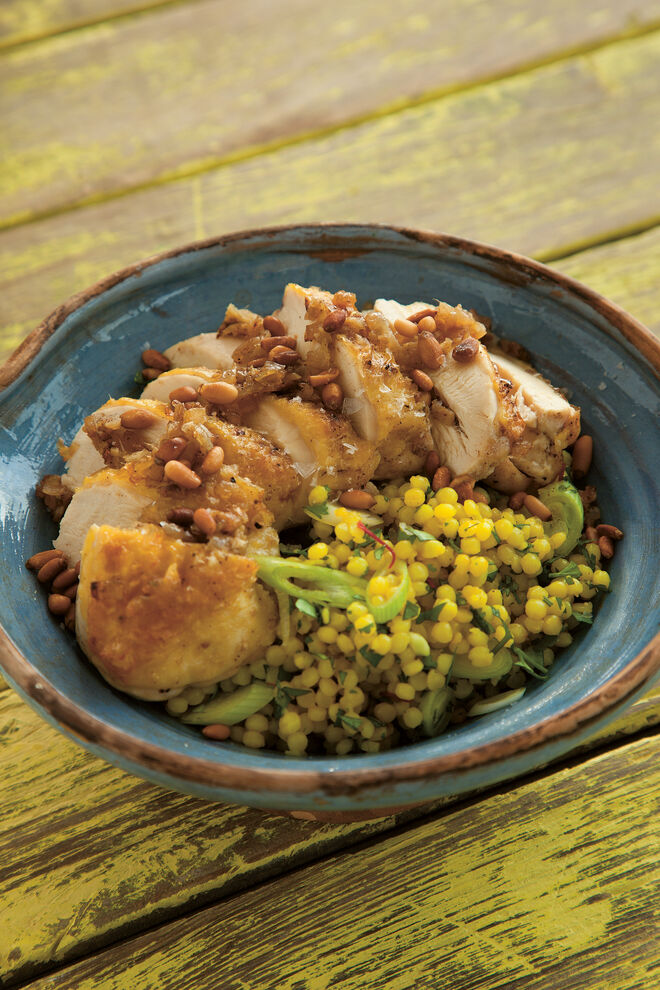 Cuscuz de frango libanês. 