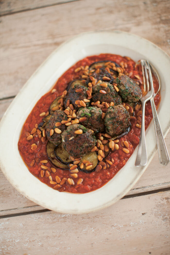 Koftas com tomate e beringela.
