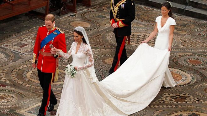 Kate Middleton (2011) Casamento com o Príncipe William na Abadia de Westminster. Vestido de Alexander McQueen