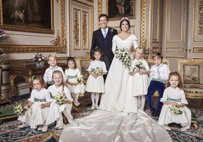 O retrato oficial da princesa Eugenie e Jack Brooksbank com as damas de honor e pajens