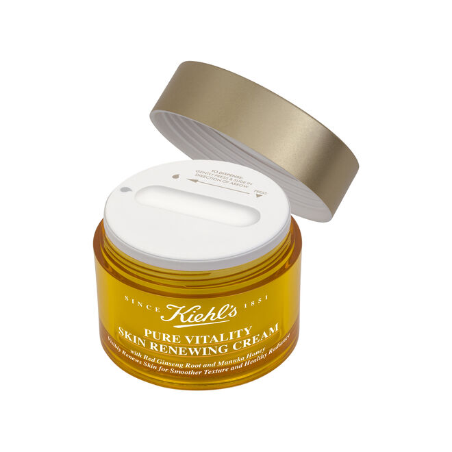 Com uma fórmula de 99,6% de ingredientes de origem natural (o que o torna adequado a todos os tipos de pele), a incluir o mel de Manuka e a raiz de gengibre vermelha coreana, este novo creme ajuda a pele a renovar-se a si própria e melhorar a sua resiliência para uma textura mais suave e uma aparência mais jovem e radiante após a utilização diária. O novo packaging tem um dispensador que desliza para abrir, impedindo a fórmula de contactar com o meio externo. A partir de 20 de agosto. Pure Vitality Skin Renewing Cream, €60, Kiehl's