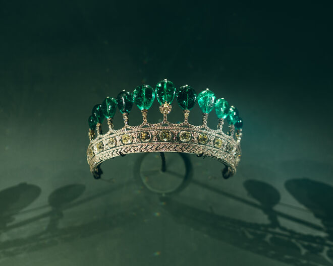 Tiara da exposição Chaumet in Majesty, Jewels of Sovereigns since 1780, no Mónaco.