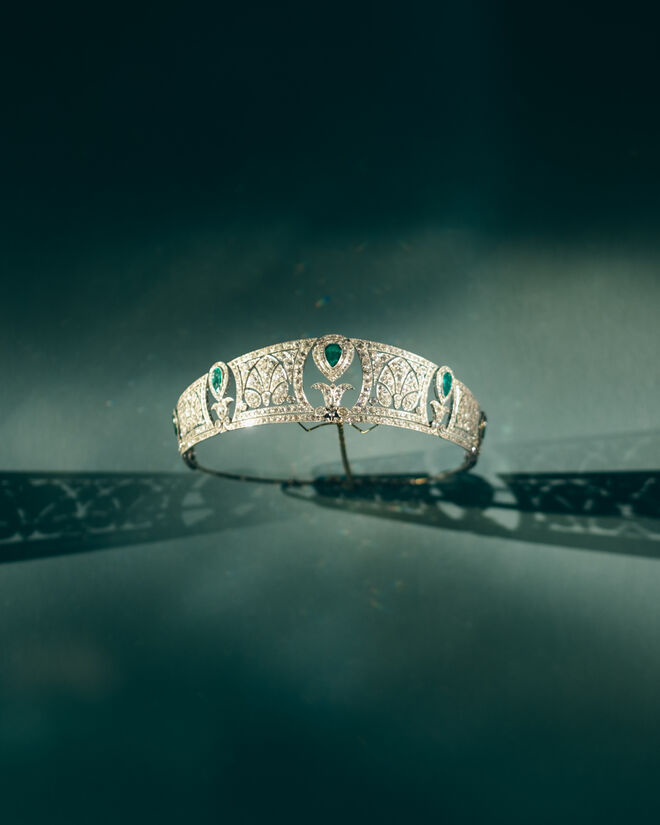 Tiara de esmeraldas da condessa de Pimodan, Joseph Chaumet, 1925. Na exposição Chaumet in Majesty, Jewels of Sovereigns since 1780, no Mónaco.