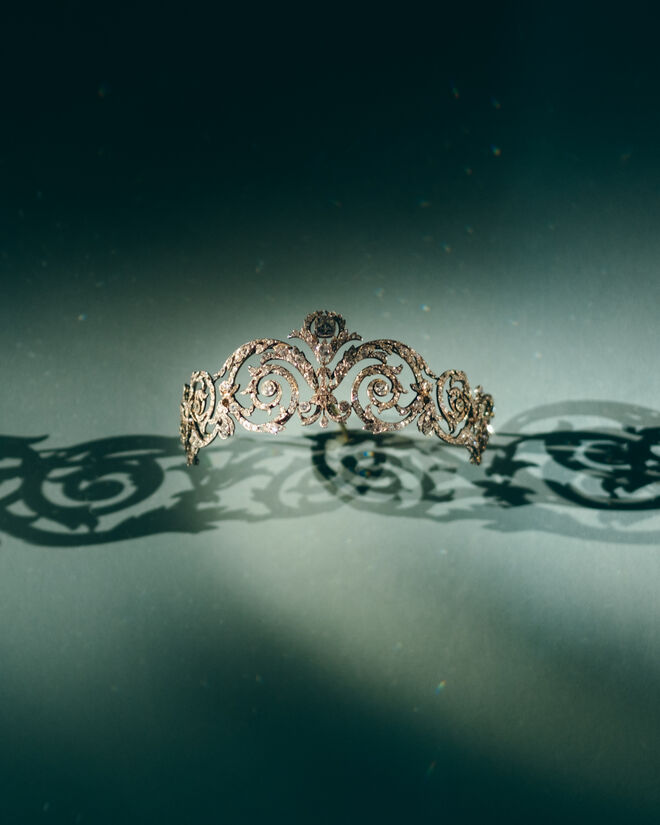 Tiara da exposição Chaumet in Majesty, Jewels of Sovereigns since 1780, no Mónaco.