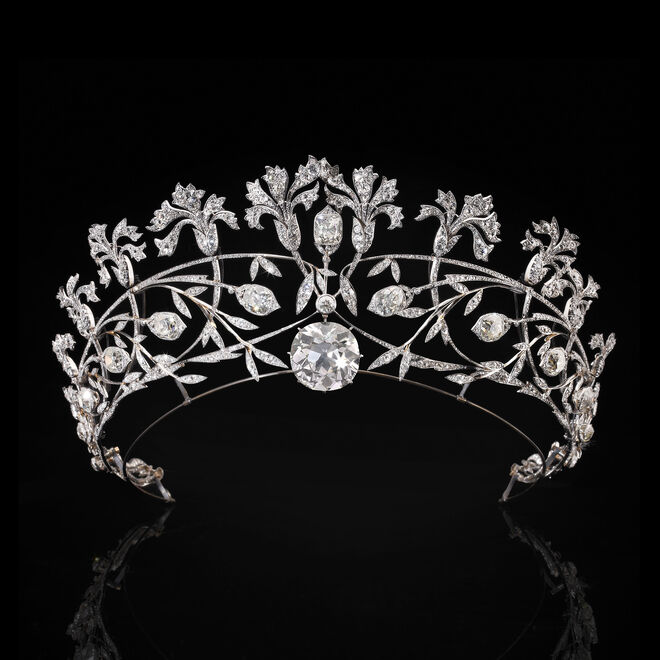 Tiara da exposição Chaumet in Majesty, Jewels of Sovereigns since 1780, no Mónaco.