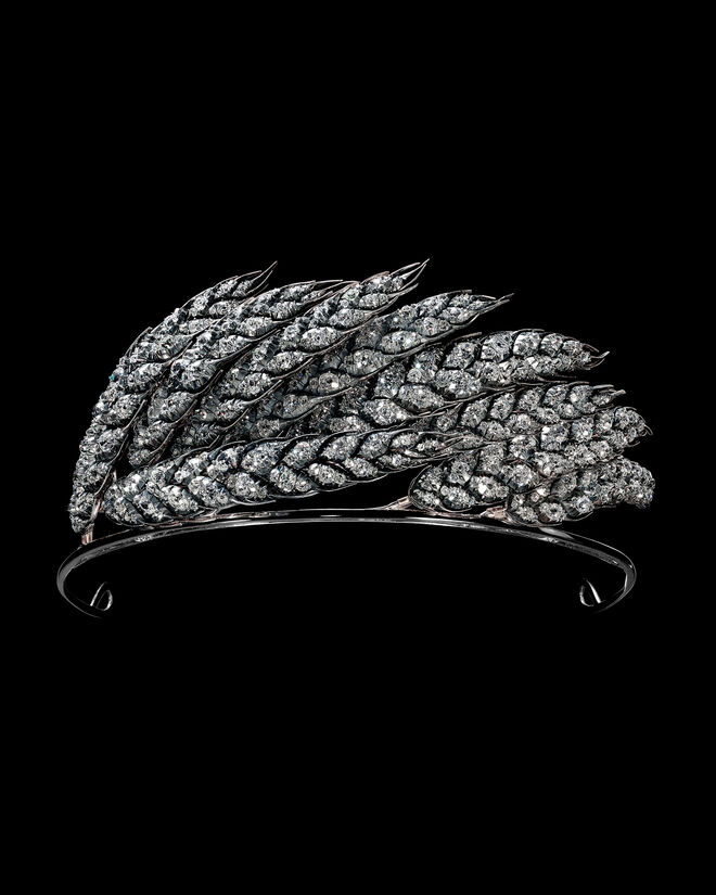 Tiara de cerca de 1911, na exposição Chaumet in Majesty, Jewels of Sovereigns since 1780, no Mónaco.