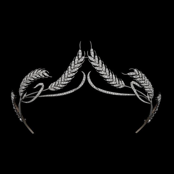 Tiara de espigas de trigo, na exposição Chaumet in Majesty, Jewels of Sovereigns since 1780, no Mónaco.