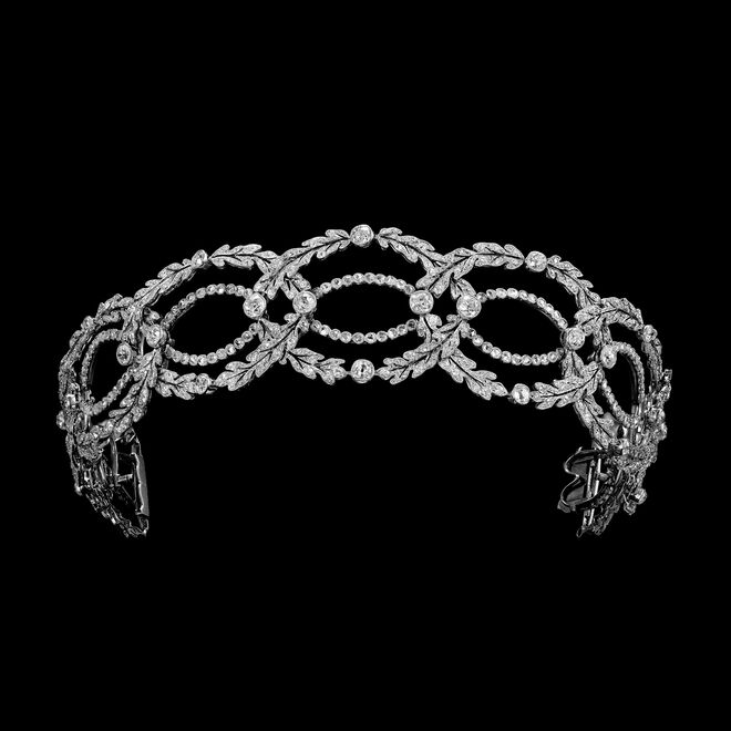 Tiara da exposição Chaumet in Majesty, Jewels of Sovereigns since 1780, no Mónaco.