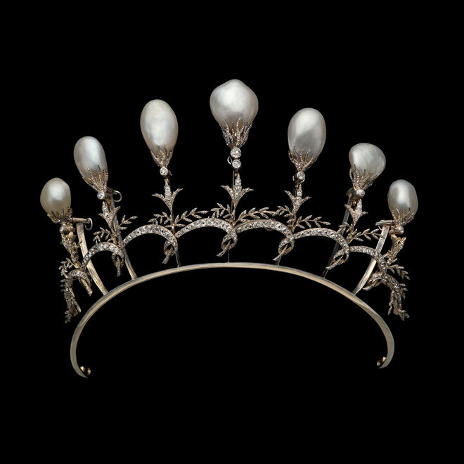 Tiara da exposição Chaumet in Majesty, Jewels of Sovereigns since 1780, no Mónaco.