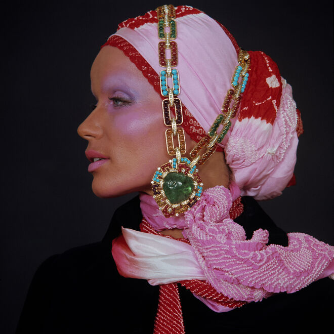 A modelo Veruschka numa produção de moda em 1970.