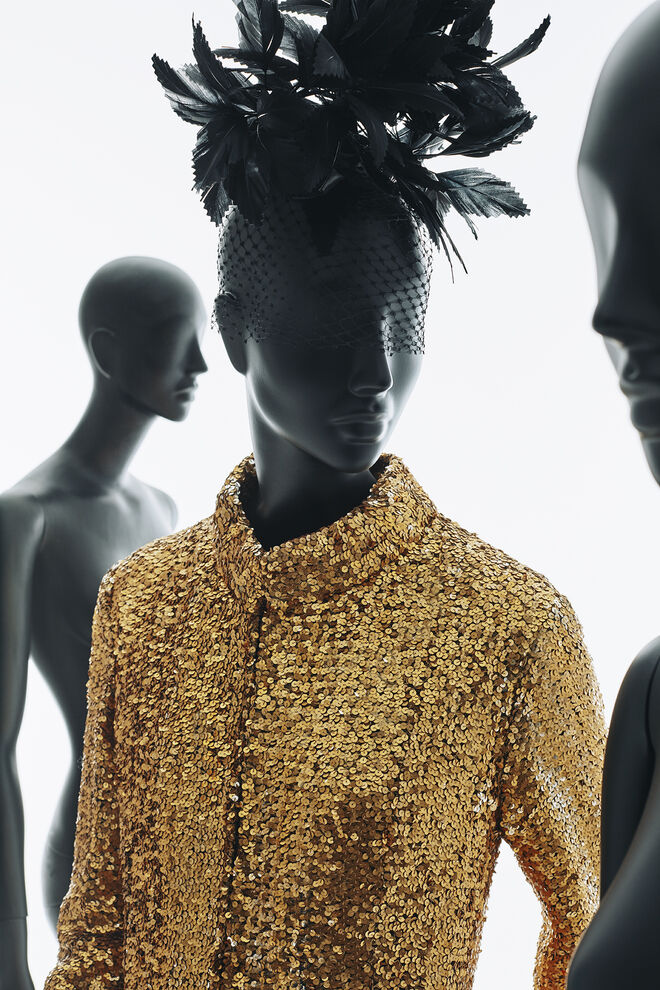 Vestido Balmain, de 1968, da colação de Alta Costura de Cecilia Matteucci Lavarini na exposição Bvlgari. The Story, the Dream.