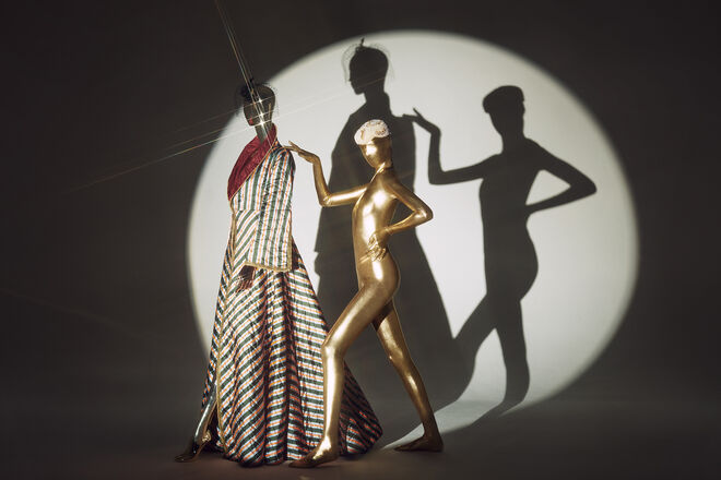 Vestido dChristian Dior por Gianfranco Ferré, final da década de 1990, da colação de Alta Costura de Cecilia Matteucci Lavarini na exposição Bvlgari. The Story, the Dream.