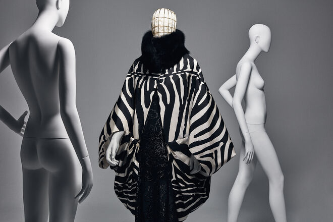 Peça Dior por John Galliano, de 2008, da colação de Alta Costura de Cecilia Matteucci Lavarini na exposição Bvlgari. The Story, the Dream.