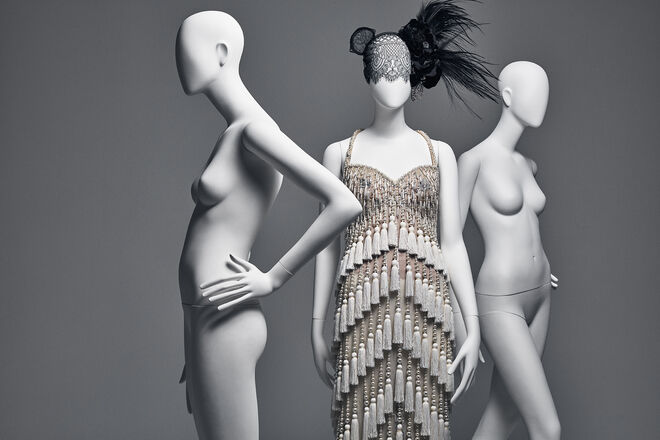 Vestido Douglas Darnell, de 1990, da colação de Alta Costura de Cecilia Matteucci Lavarini na exposição Bvlgari. The Story, the Dream.