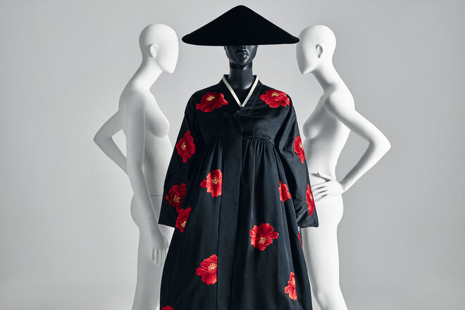 Peça oriental da década de 1960, da colação de Alta Costura de Cecilia Matteucci Lavarini na exposição Bvlgari. The Story, the Dream.