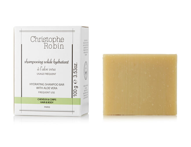 Barra de champô hidratante com Aloe Vera, 100 g, €16, Christophe Robin, em www.net-a-porter.com