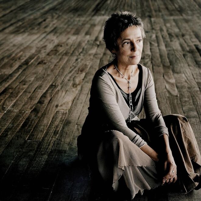 Ausente dos palcos nacionais há algum tempo, Maria João Pires abre uma exceção e regressa ao alinhamento da Gulbenkian Música, na companhia da soprano arménia Talar Dekrmanjian, para um concerto inédito a 23 de setembro. É um dos três recitais que a brilhante pianista portuguesa traz à Gulbenkian (bilhetes a partir de €24).