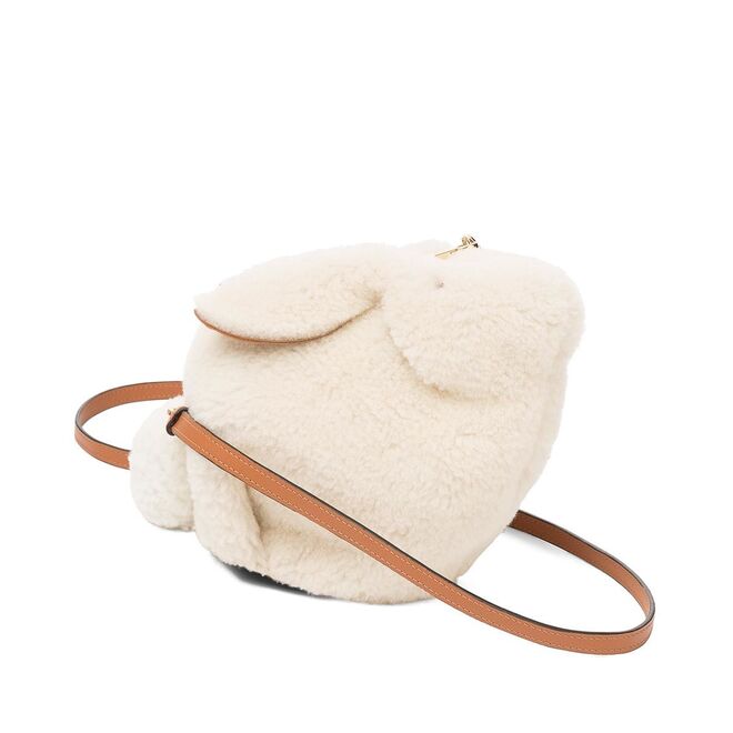 PELO | Carteira Bunny, €1200, Loewe