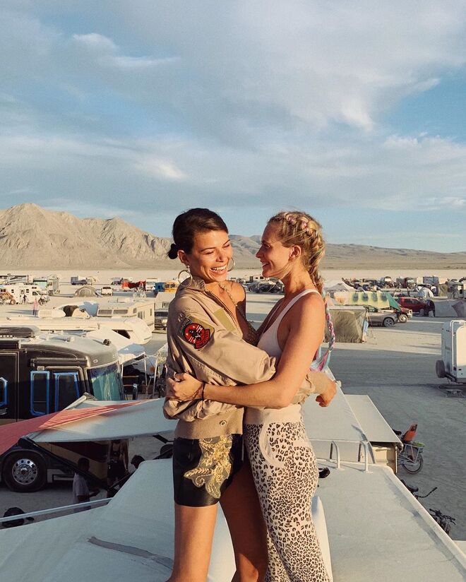 Georgia Fowler e Poppy Delevingne