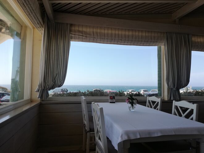 O restaurante Porto Santa Maria fica na praia da Cresmina, na Estrada do Guincho, em Cascais