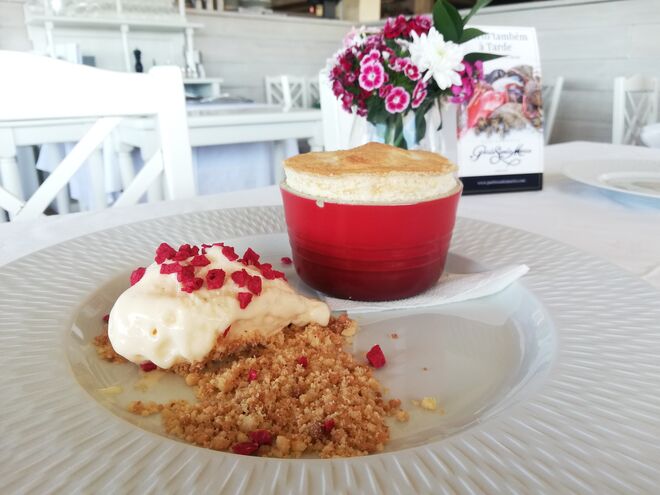 Soufflé de Avelã, Gran Marnier com Gelado de Baunilha 
