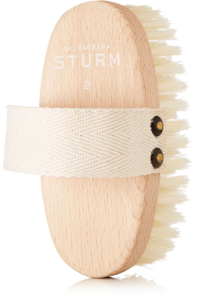 Escova anticelulite, €25, Dr. Barbara Sturm, em www.net-a-porter.com
