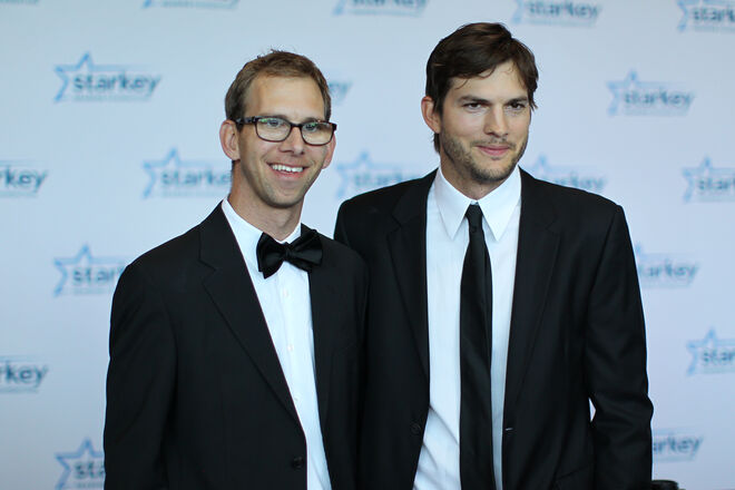 Ashton e Michael Kutcher, 41 anos
