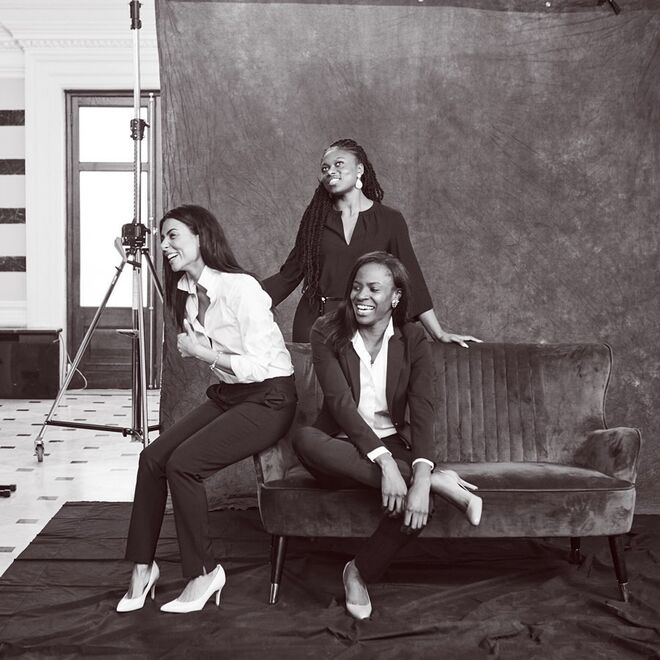 A duquesa de Sussex surpreendeu as clientes da Smart Works durante a sessão fotográfica da sua coleção cápsula, em Londres