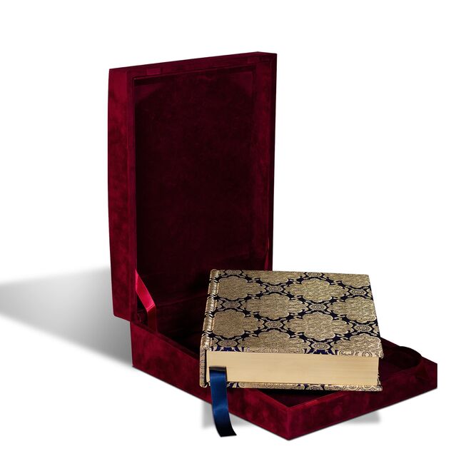‘Beyond Extravagance: A Royal Collection of Gems and Jewels’, edição Deluxe, editado por Dr. Amin Jaffer, 412 páginas, €2250, Assouline