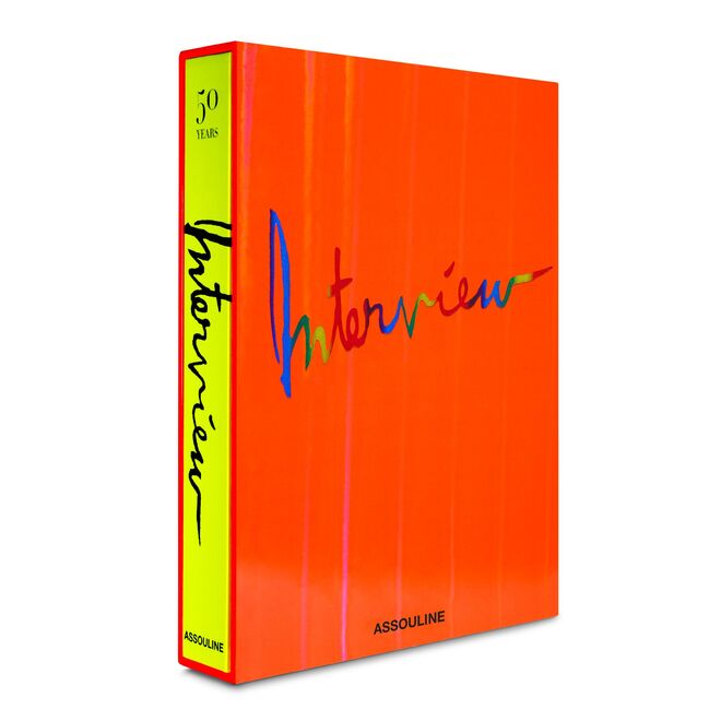‘Interview Magazine: 50 Years’, de Bob Colacello, 364 páginas, €250, Assouline