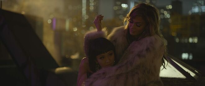 Constance Wu e Jennifer Lopez